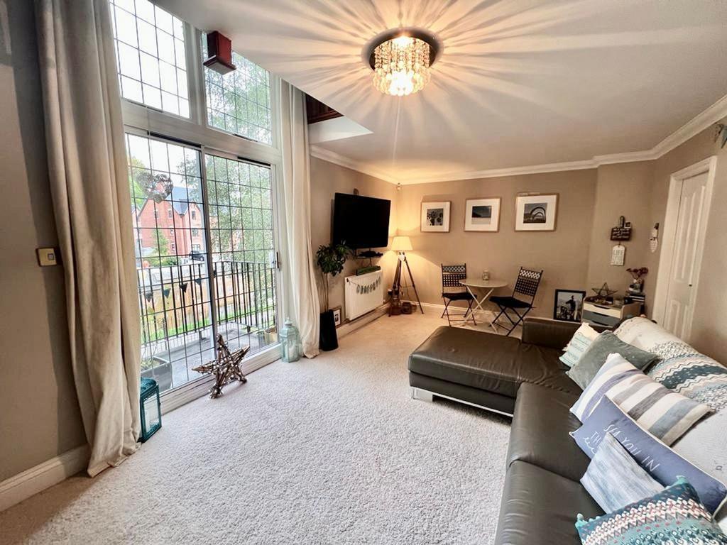 Chandlers Row, Worsley, M28 2 bed apartment for sale £220,000