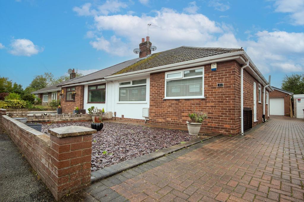 Milton Avenue, NewtonLeWillows, WA12 3 bed semidetached bungalow for