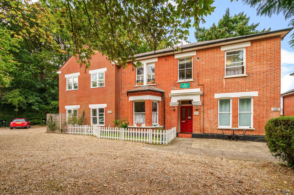 Broomhall Road, Woking, Surrey, GU21 1 bed apartment for sale £240,000