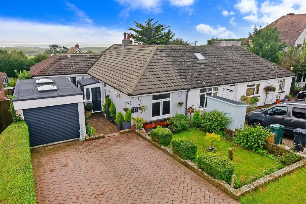 Downland Road, Woodingdean, Brighton... 3 bed semidetached bungalow