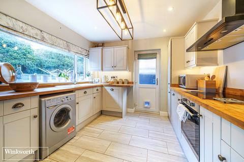 10 Stour Road, Oakley, Basingstoke, RG23 7AR