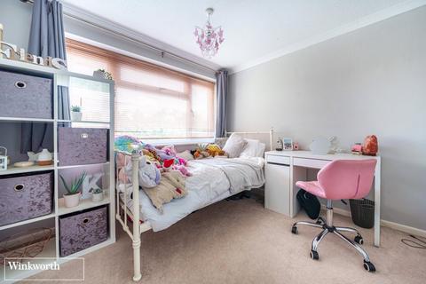 10 Stour Road, Oakley, Basingstoke, RG23 7AR