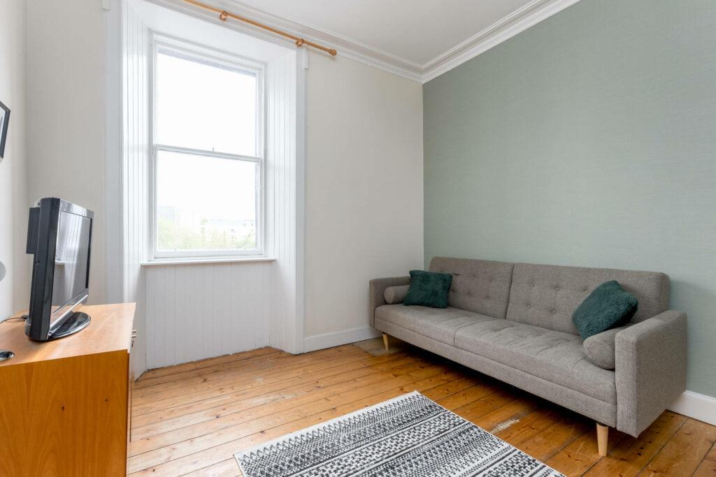 Broughton Road, Edinburgh EH7 1 bed flat for sale £165,000