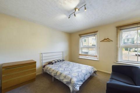 28b Glenview Gardens, Hemel Hempstead, HP1 1TF