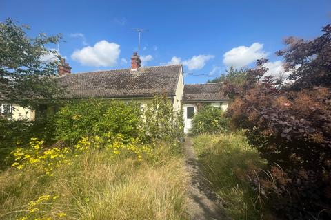 2 bedroom bungalow for sale - 1 Glebe Road, Bredfield, Suffolk, IP13 6AN