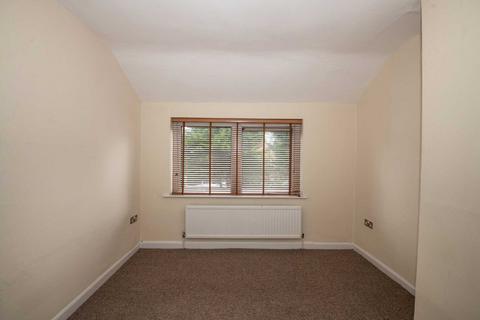 2 bedroom semi-detached house to rent, High Bank Crescent, Prestwich