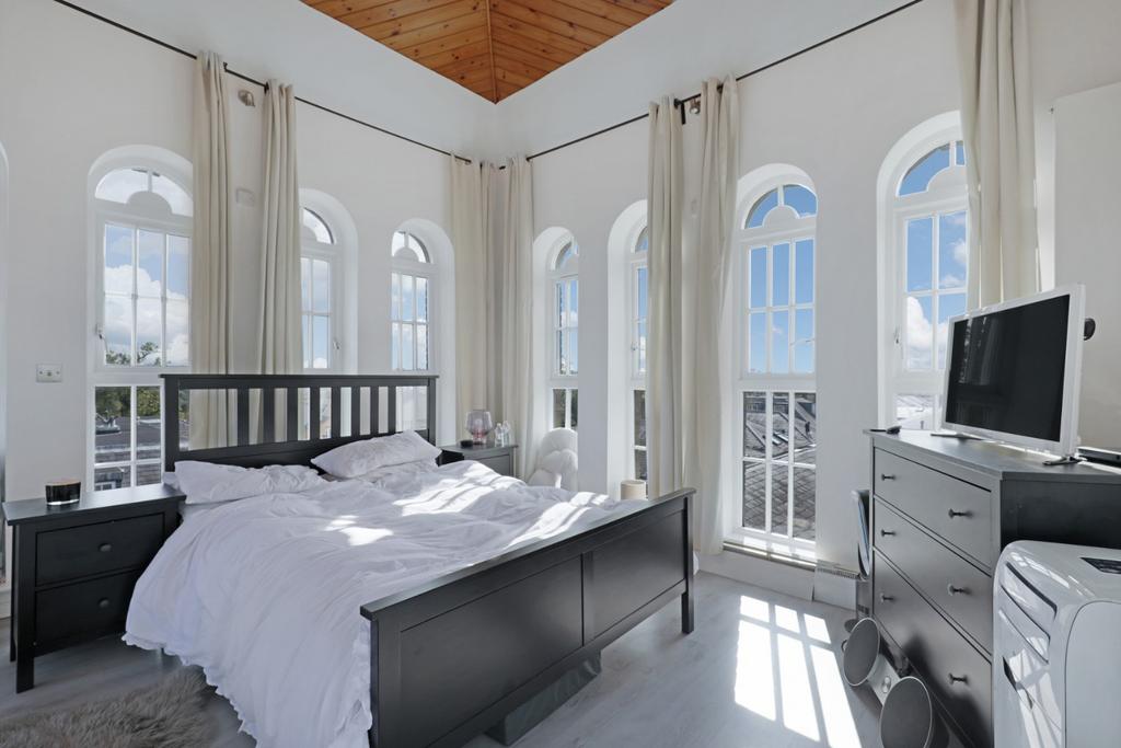 Princess Park Manor, Royal Drive, London, Greater London, N11 2 bed