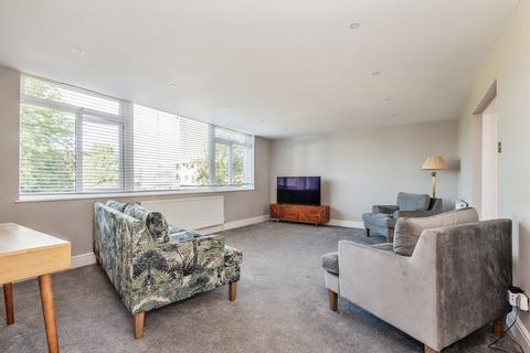 8, Sandown Lodge Avenue Road, Epsom, KT18 7QX