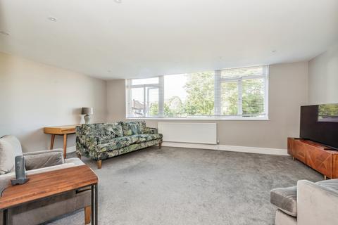 8, Sandown Lodge Avenue Road, Epsom, KT18 7QX