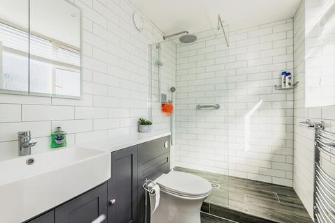 8, Sandown Lodge Avenue Road, Epsom, KT18 7QX