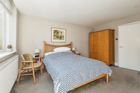8, Sandown Lodge Avenue Road, Epsom, KT18 7QX