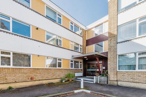 3 bedroom flat for sale, Avenue Road, Epsom KT18