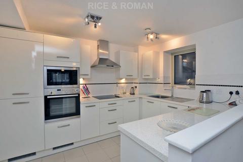 2 bedroom retirement property for sale - New Zealand Avenue, Walton On Thames KT12