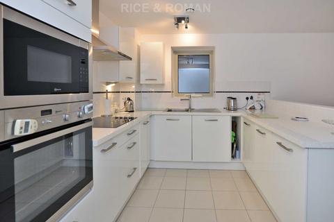 2 bedroom retirement property for sale - New Zealand Avenue, Walton On Thames KT12