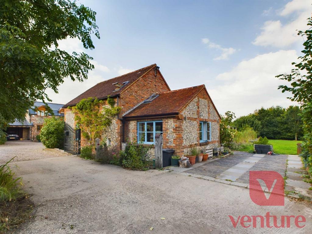 Redding Lane, St Albans AL3 3 bed detached house for sale £750,000