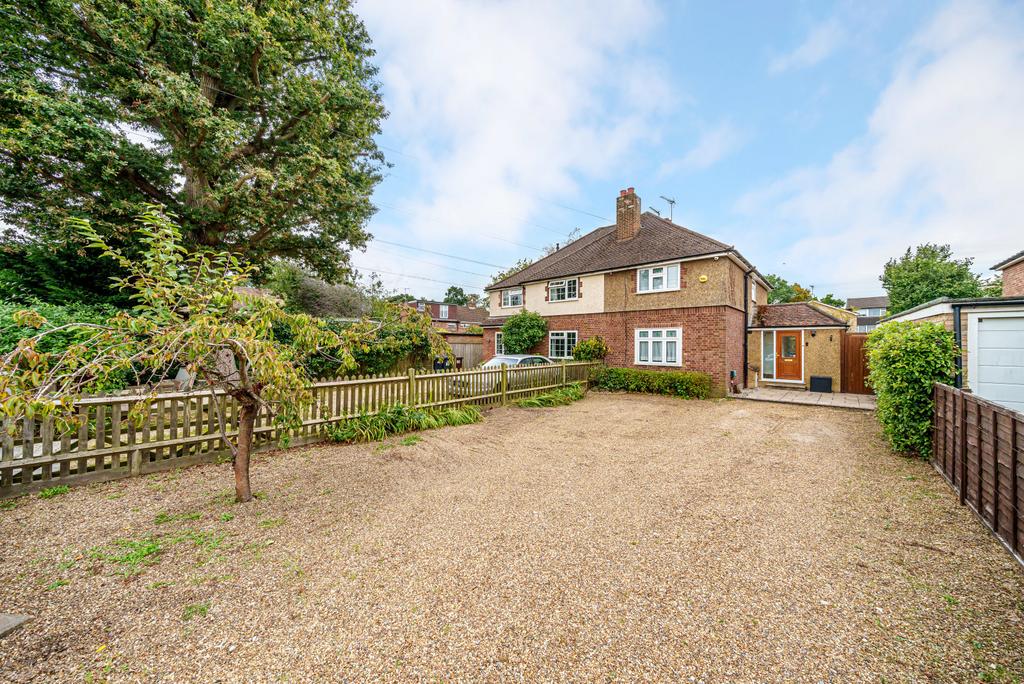 Pinewood Grove, New Haw, KT15 3 bed semidetached house for sale £500,000