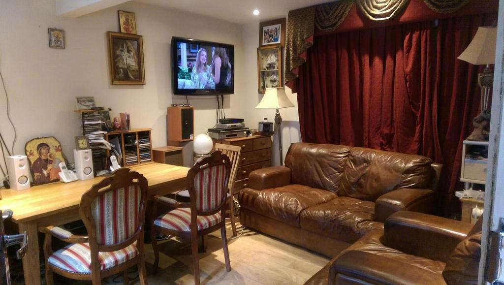 Boston Manor Road, Brentford, TW8 7 bed terraced house for sale £900,000