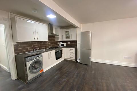 2 bedroom flat to rent, Leywick Street London E15 3DD