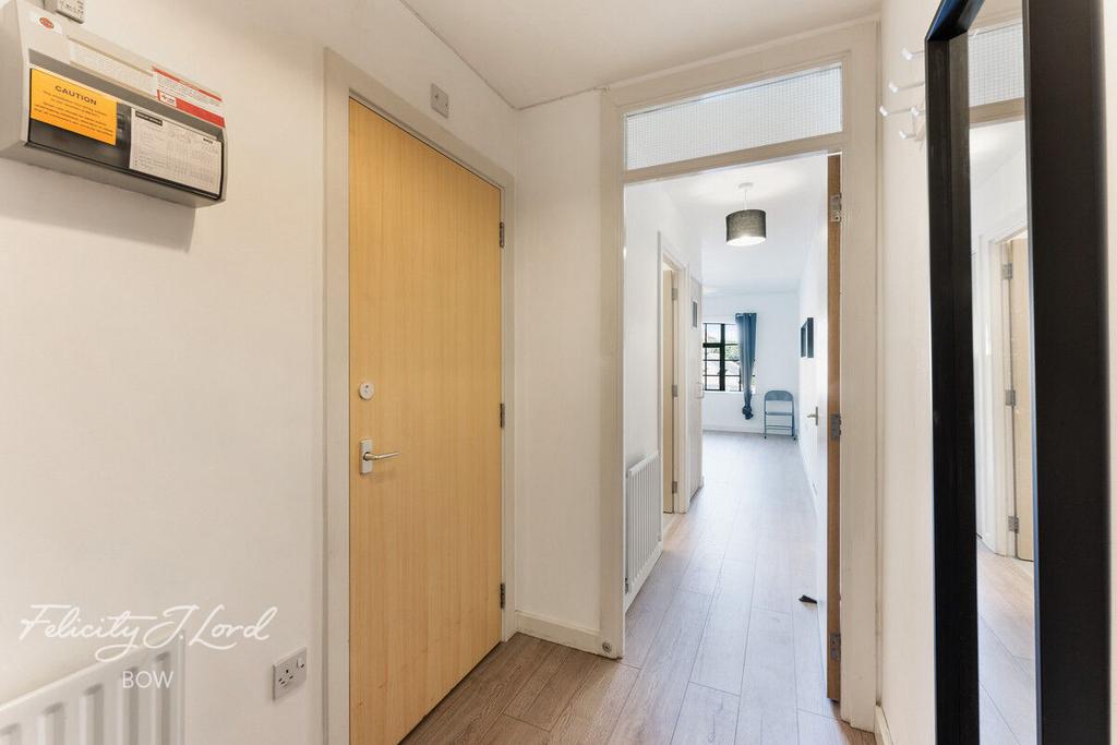 Taylor Place, London, E3 1 bed apartment for sale - £81,000