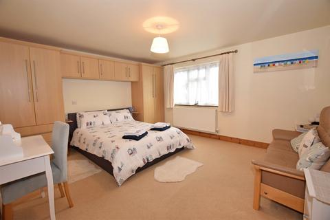 4 bedroom detached bungalow to rent, Ancton Way, Elmer, Bognor Regis, PO22