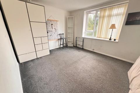Studio to rent, Viceroy Court, High Street South, Dunstable, Bedfordshire, LU6 3HP