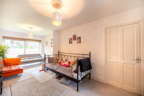 4 bedroom semi-detached house for sale, Deyncourt Road, Wednesfield, Wolverhampton, West Midlands, WV10