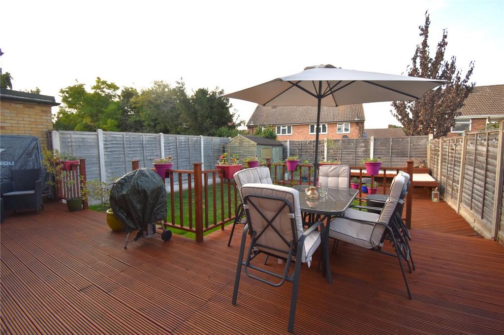 Hawkhurst Close, Chelmsford, Essex, CM1 4 bed semidetached house £