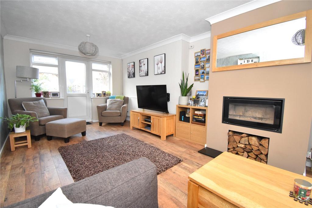 Hawkhurst Close, Chelmsford, Essex, CM1 4 bed semidetached house £