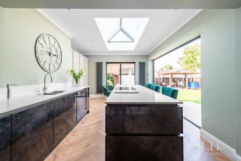 15 Nelwyn Avenue, Hornchurch, RM11 2PY
