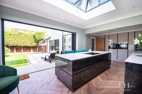 15 Nelwyn Avenue, Hornchurch, RM11 2PY