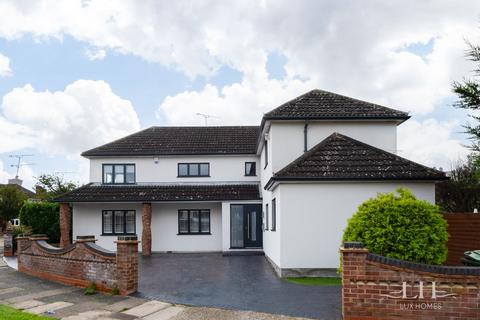 15 Nelwyn Avenue, Hornchurch, RM11 2PY