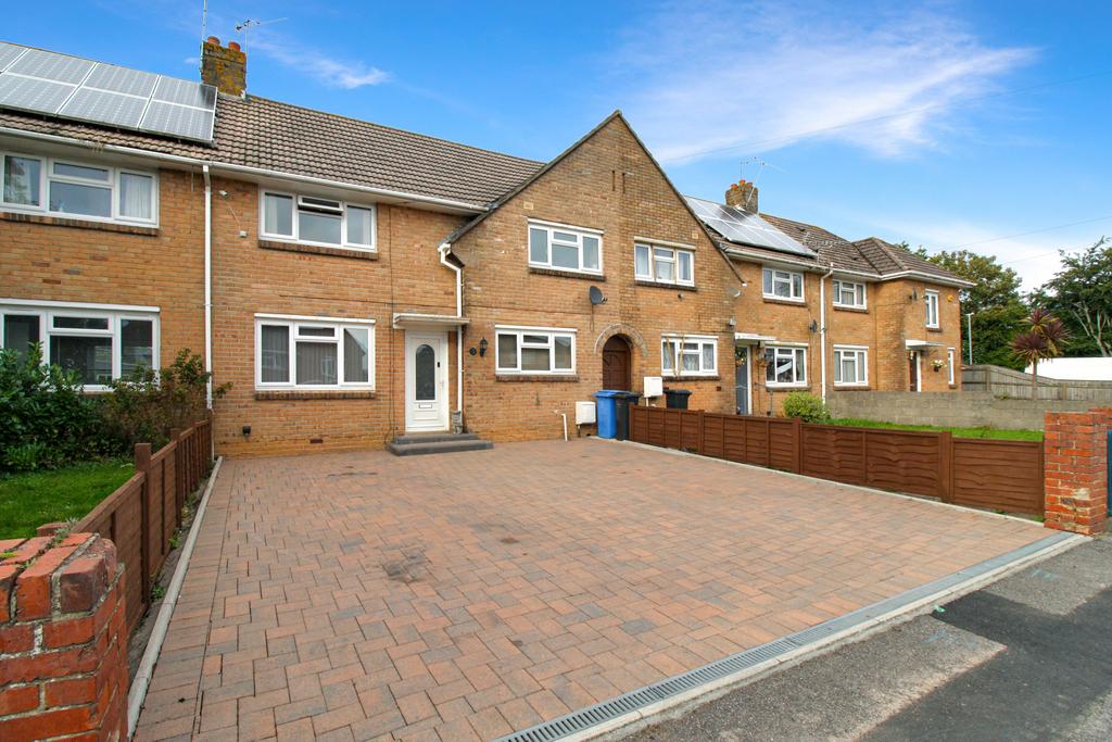 Milne Road, Poole BH17 3 bed terraced house for sale £315,000