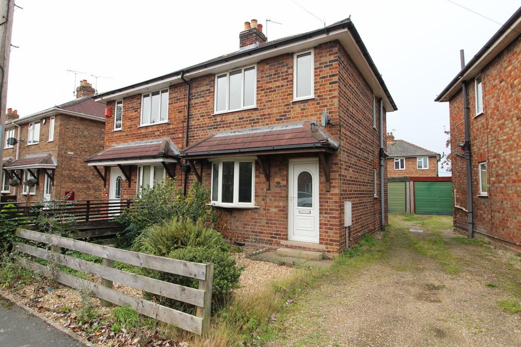 Queensfield, Gainsborough 2 bed semidetached house £600 pcm (£138 pw)