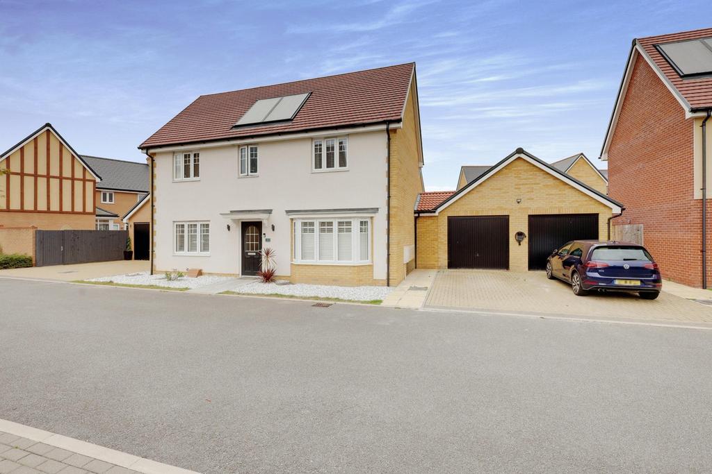 Anne Close, Rochford, SS4 4 bed detached house for sale £650,000
