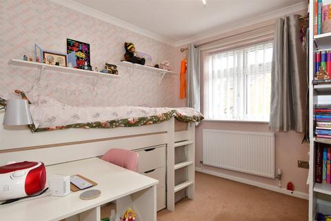 29 Lisle Close, Gravesend, DA12 4XH