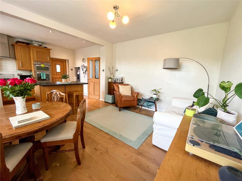 Montague Road, AshtonunderLyne, Greater Manchester, OL6 3 bed semi