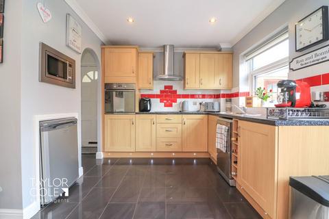 32 Hazelgarth, Wilnecote, Tamworth, B77 4HL