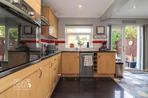 32 Hazelgarth, Wilnecote, Tamworth, B77 4HL