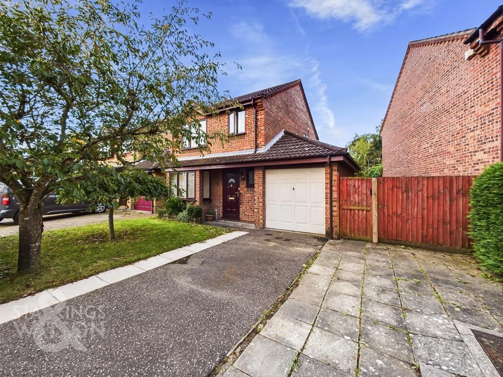 Suffield Close, Long Stratton, Norwich 3 bed detached house for sale £260,000