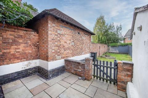 3 bedroom end of terrace house for sale - Barony Road, Nantwich
