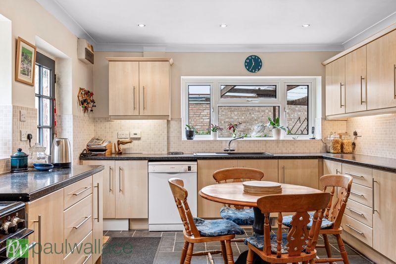 High Road, Stapleford, Hertford 4 bed detached house for sale £895,000
