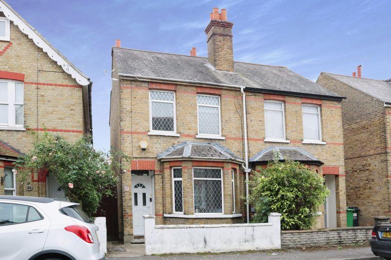 Elmhurst Road, Langley 3 bed semidetached house for sale £490,000
