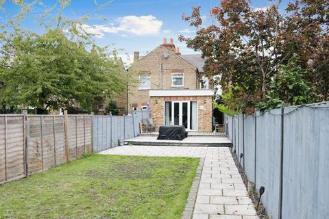 3 bedroom semi-detached house for sale, Elmhurst Road, Langley