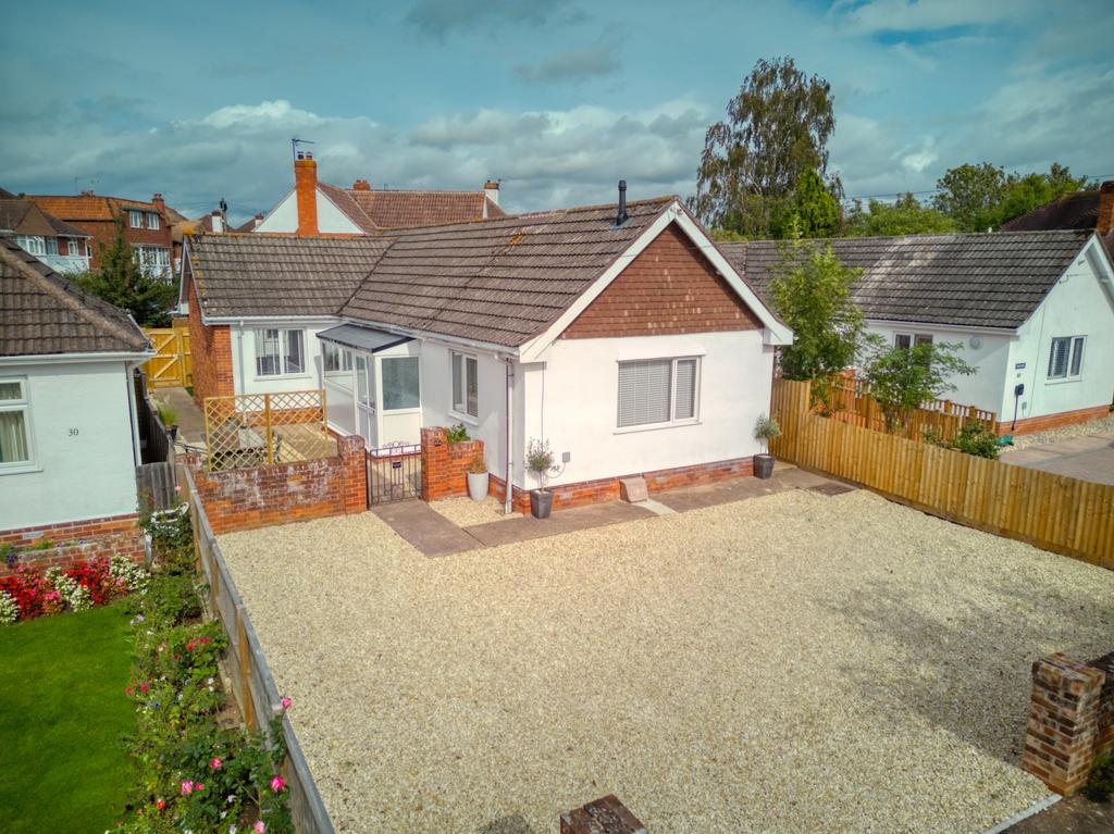 Parkfield Drive, Taunton 3 bed bungalow for sale £400,000