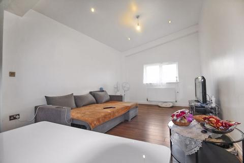 2 bedroom apartment for sale - Florence Avenue, Enfield, EN2