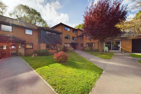 2 bedroom retirement property for sale, Heathside Court, Tadworth