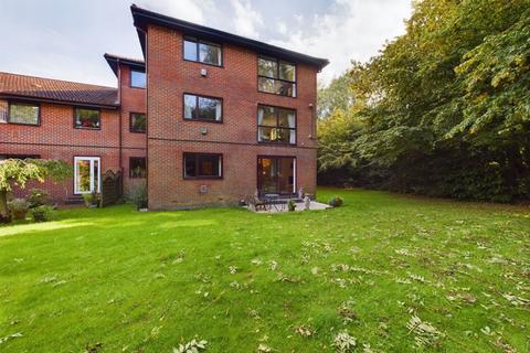 2 bedroom retirement property for sale, Heathside Court, Tadworth