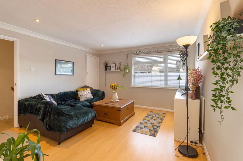 Sycamore Avenue, Horsham 1 bed property £200,000