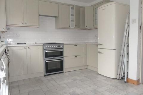 3 bedroom semi-detached house to rent, Blackthorn Avenue, Manchester M19