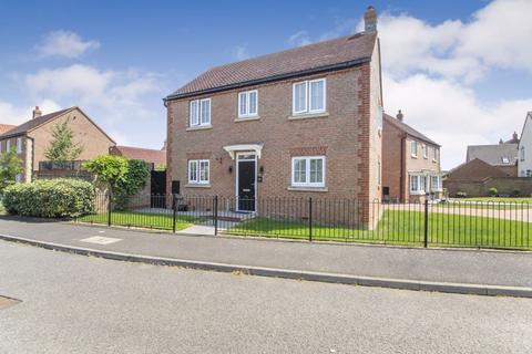 3 bedroom detached house to rent - Longmeadow Drive, Bedford MK45